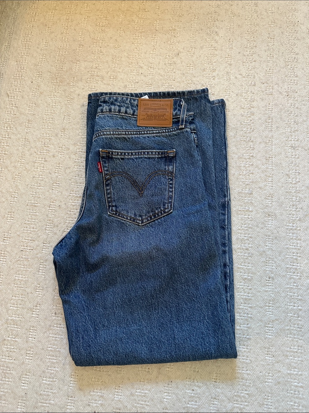 Levi's low loose medium wash size 28x30L